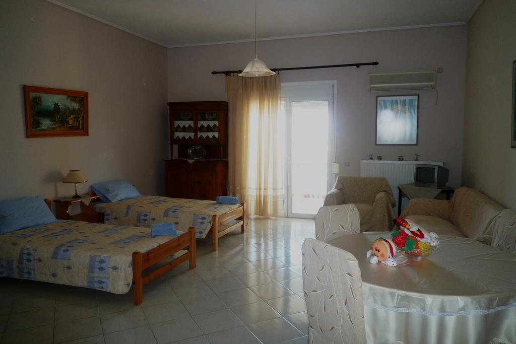 Kleidas Apartments Thymianá Pokoj fotografie